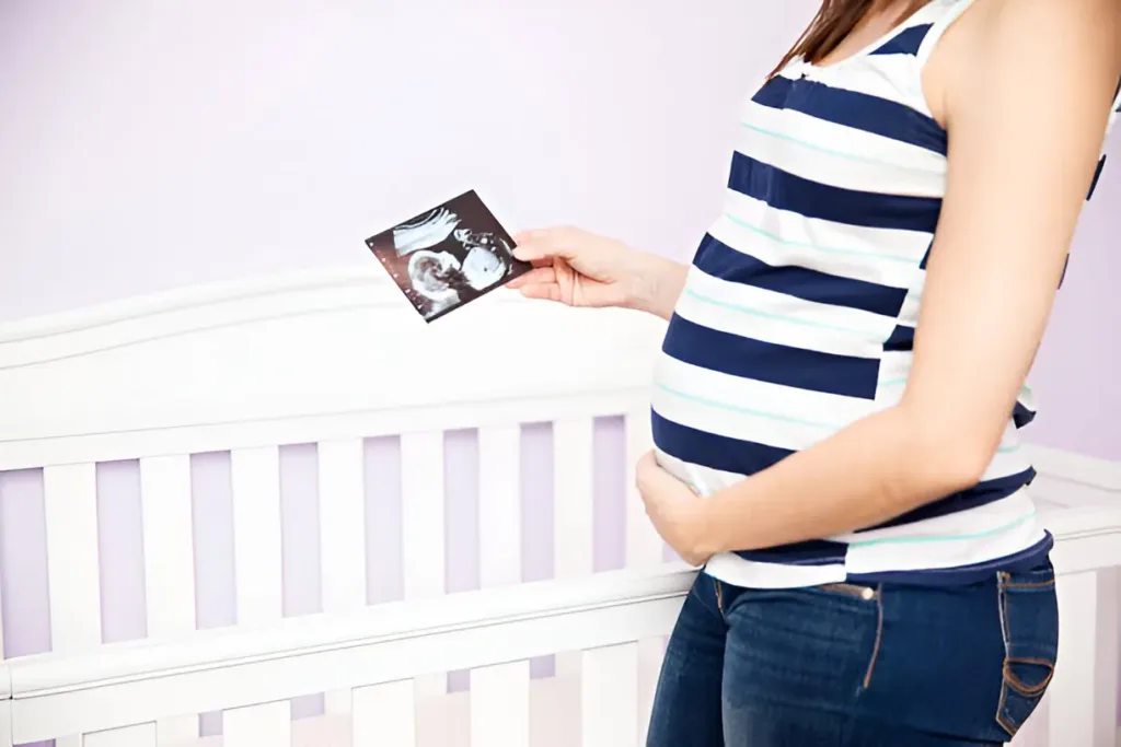 3 Scenarios Why Young Moms Choose Adoption for Unwanted Pregnancy